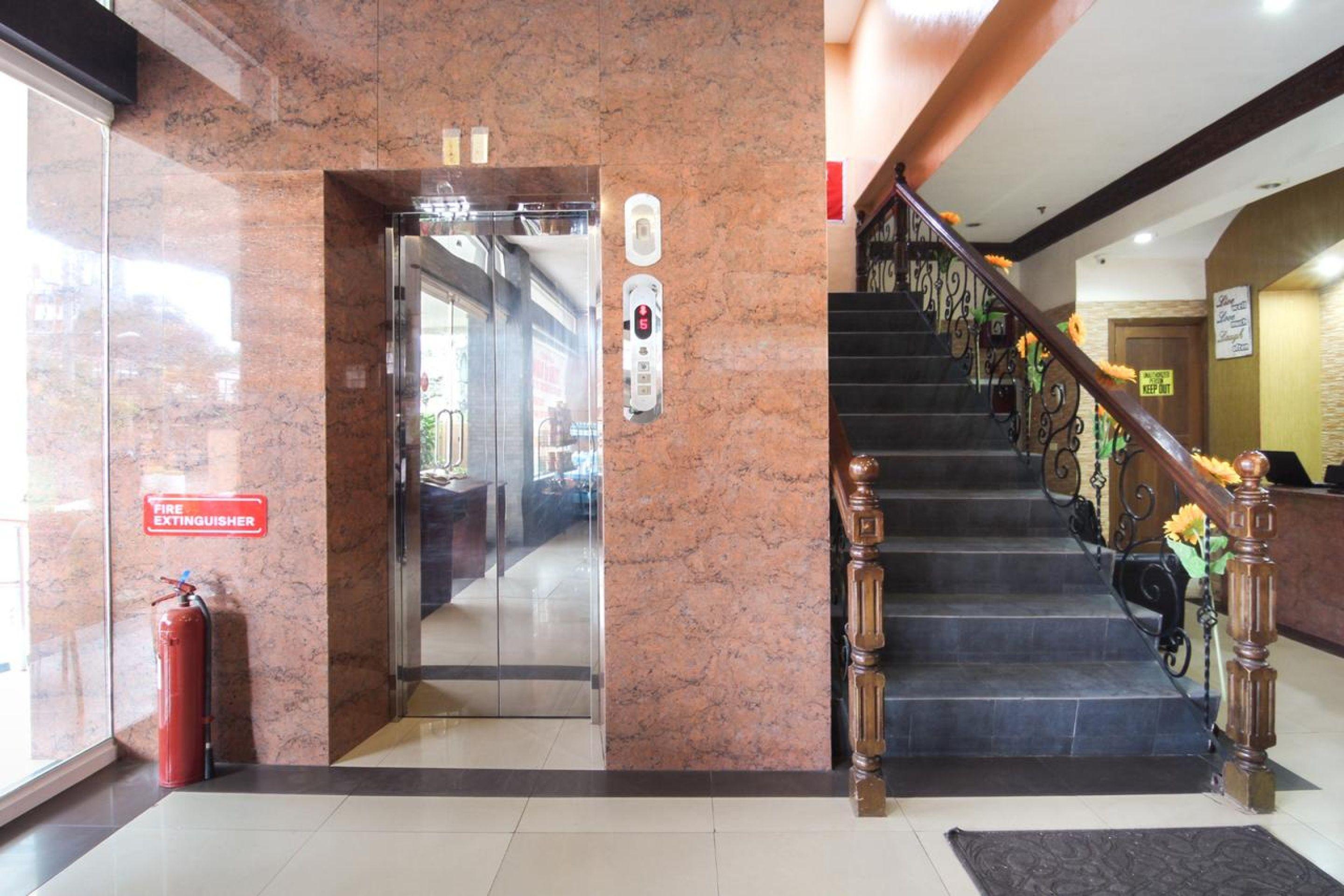 Oyo 130 Jy Crown Palace Cebu Kültér fotó